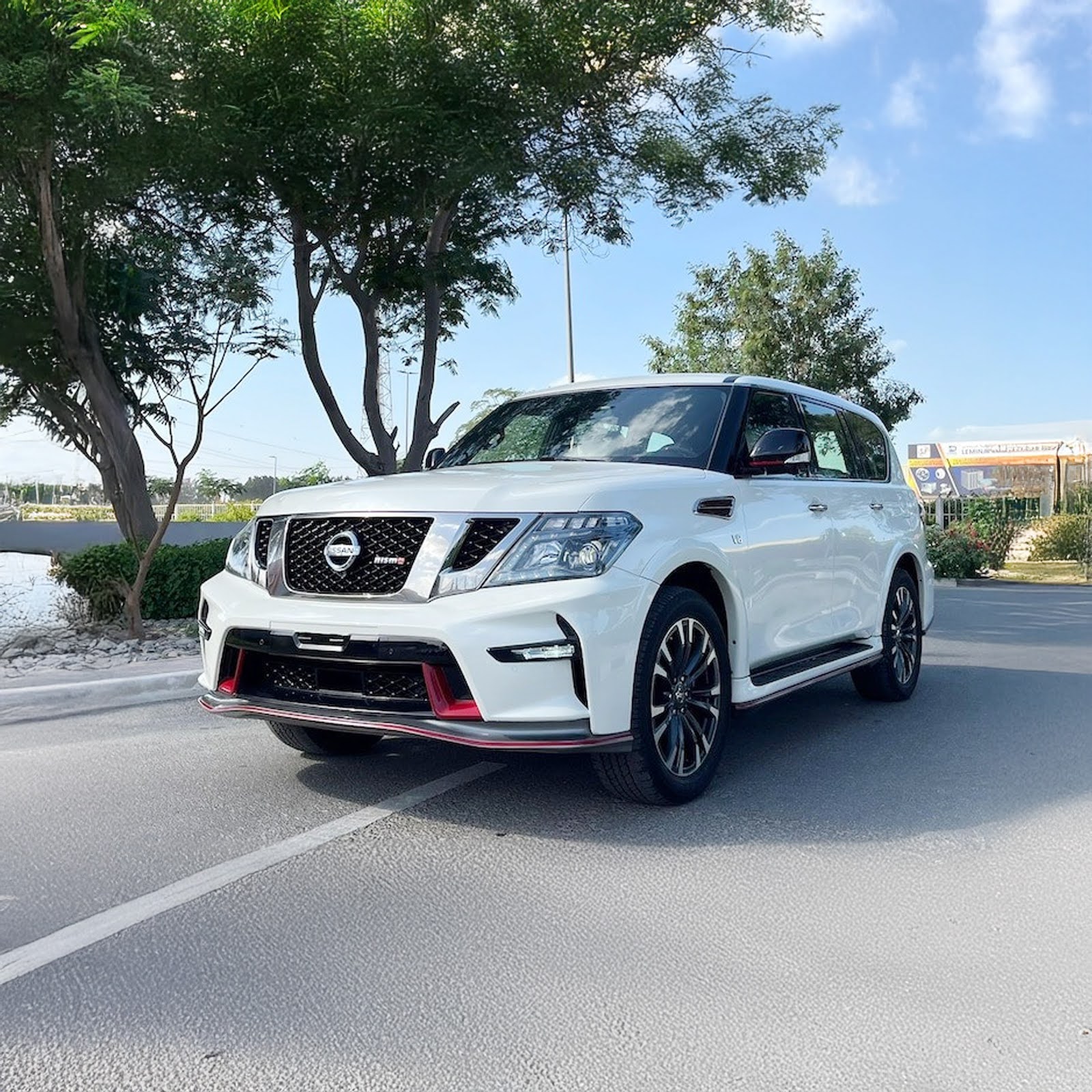 Top Benefits of Renting a Car Monthly in Dubai for Expats and Tourists